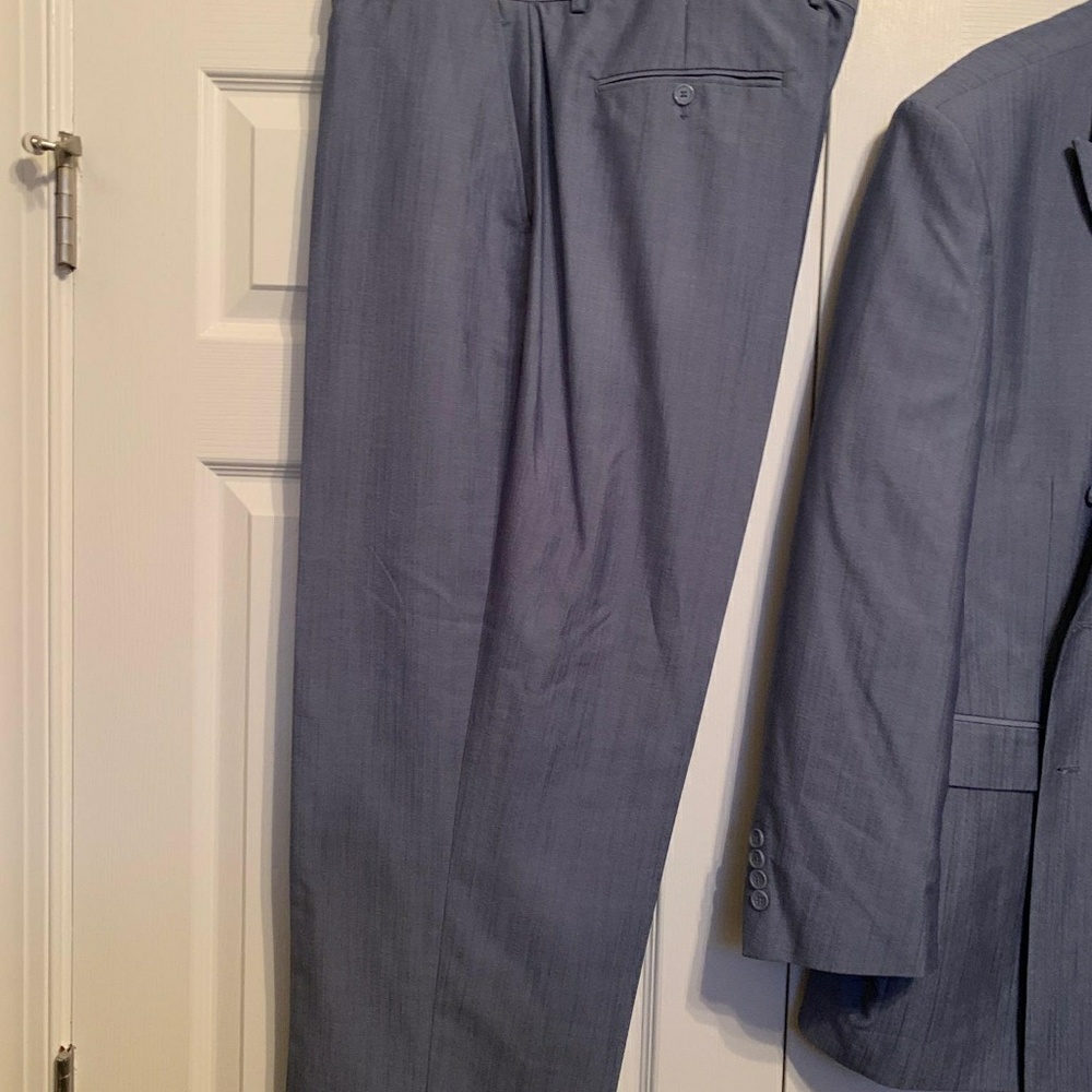 Suit - Picture 4 of 5
